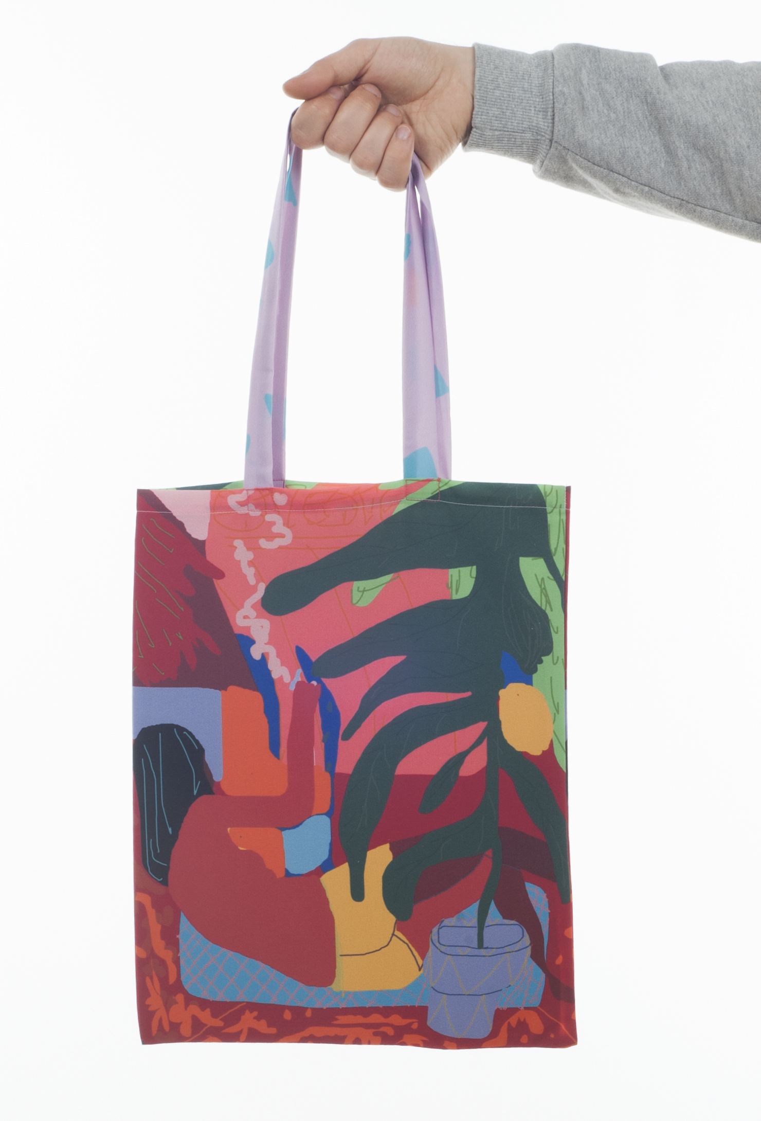 Imagen de bolso, con motivos floreados de variados colores